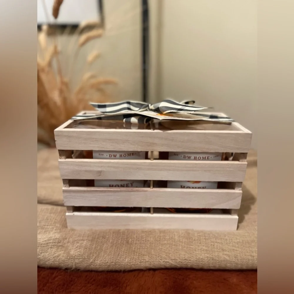 ✨S O L D✨ ➖🎃 DW Home Setof2 Honey Pumpkin Candle w Wooden Holder/Storage Box - Picture 2 of 7